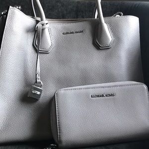 Michael Kors Mercer Tote in Pearl Grey